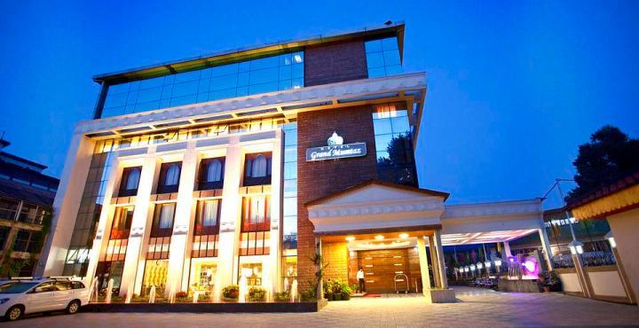 Radisson Srinagar Hotel ภายนอก รูปภาพ