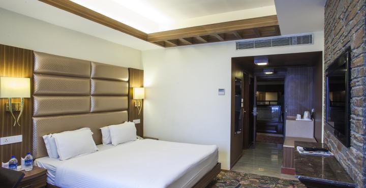 Radisson Srinagar Hotel ภายนอก รูปภาพ
