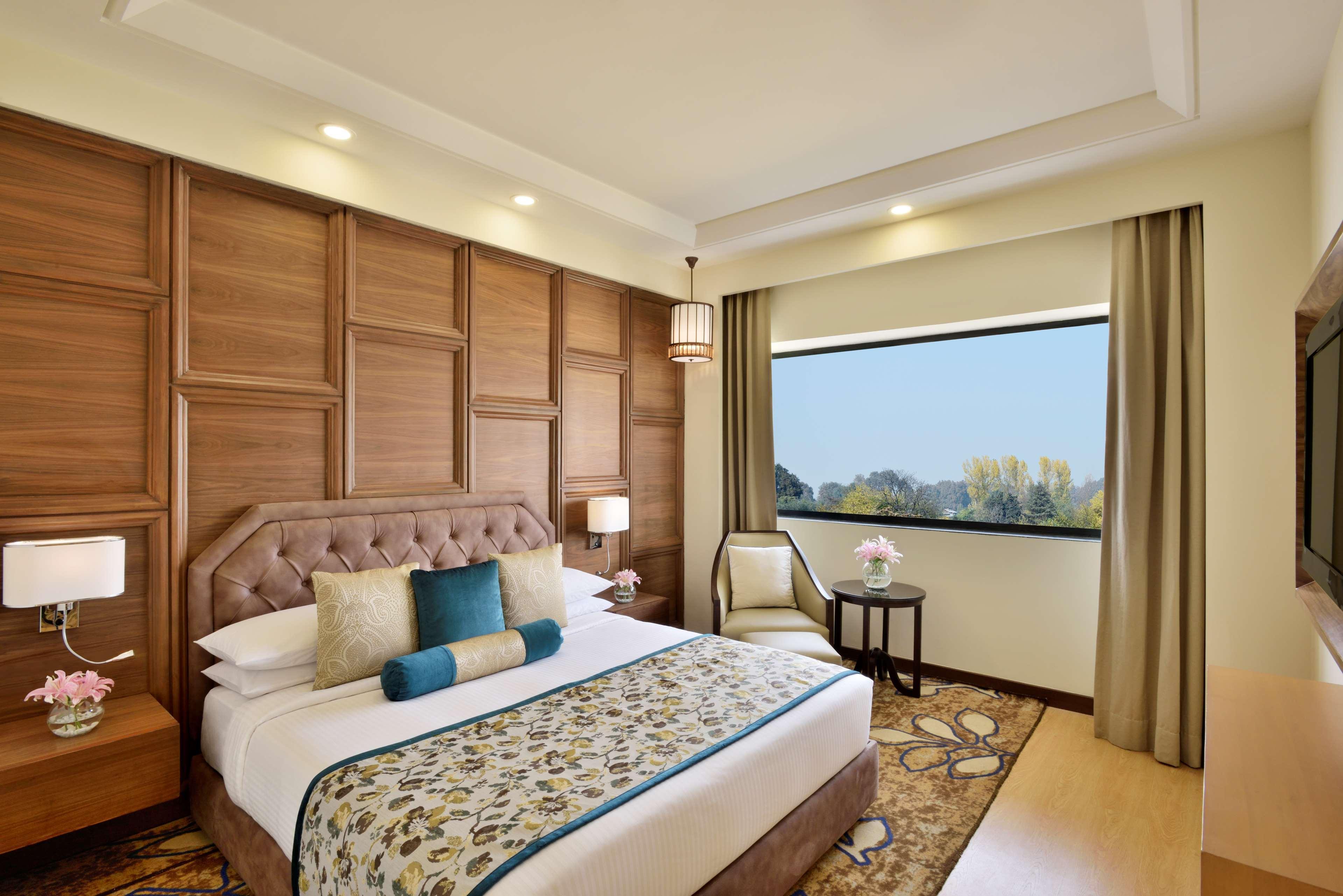Radisson Srinagar Hotel ภายนอก รูปภาพ