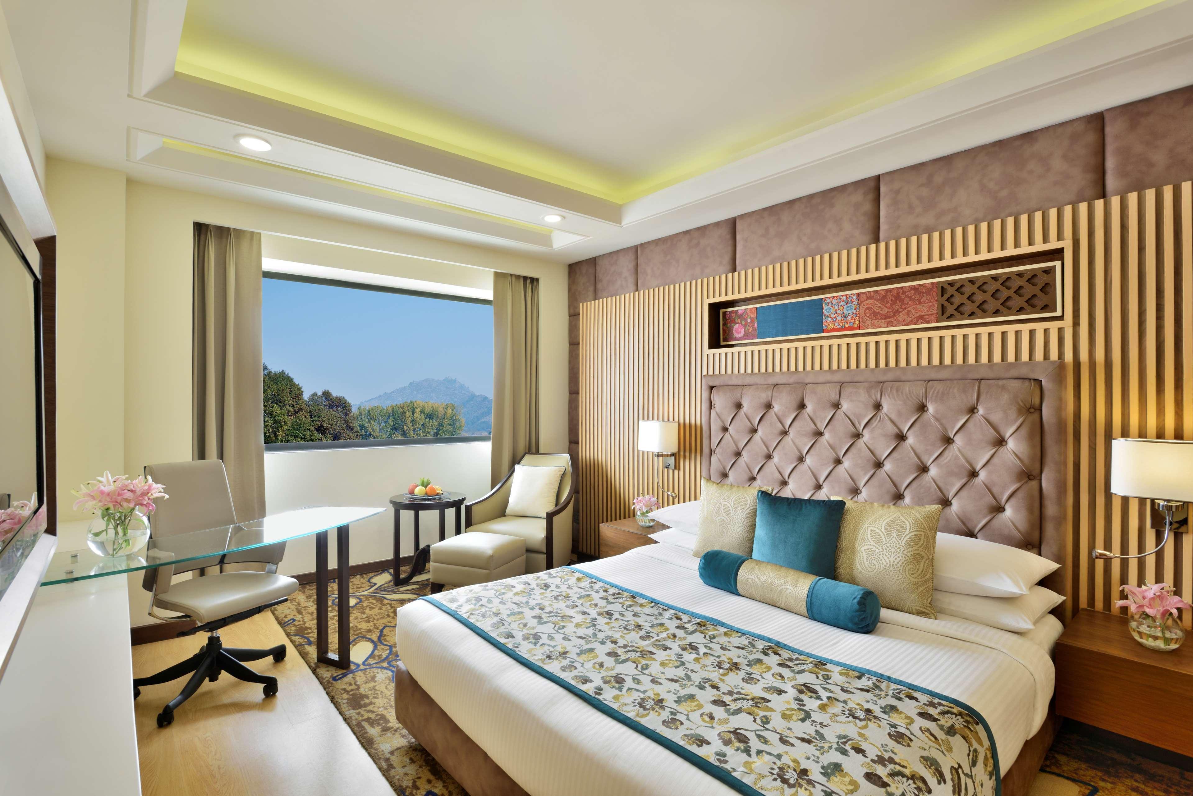 Radisson Srinagar Hotel ภายนอก รูปภาพ