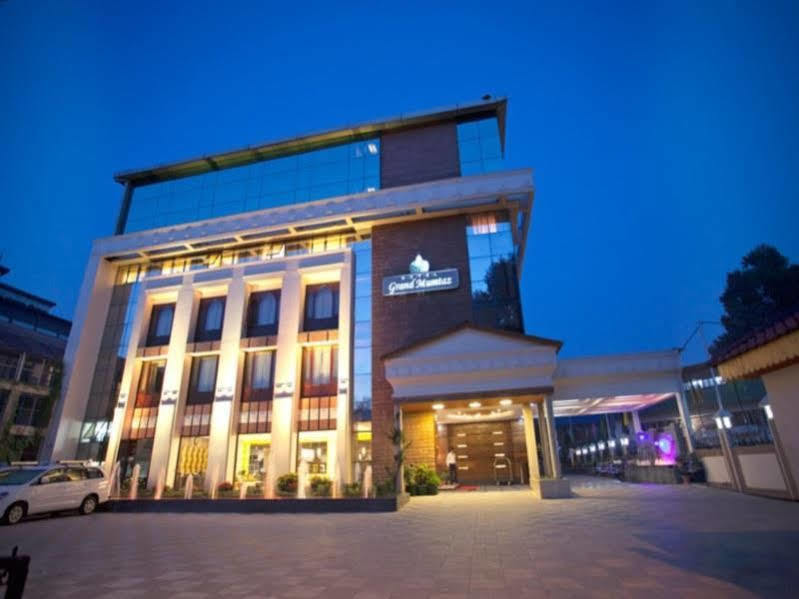 Radisson Srinagar Hotel ภายนอก รูปภาพ