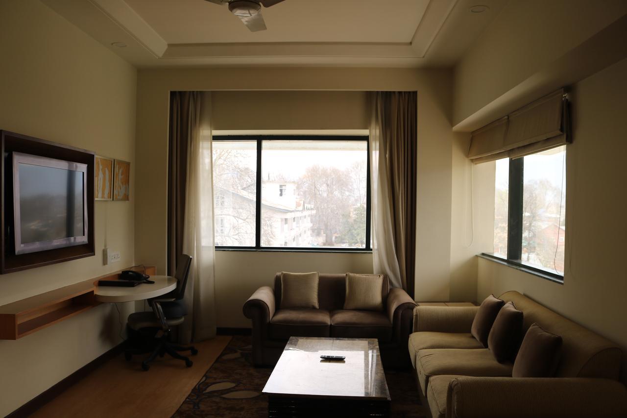 Radisson Srinagar Hotel ภายนอก รูปภาพ