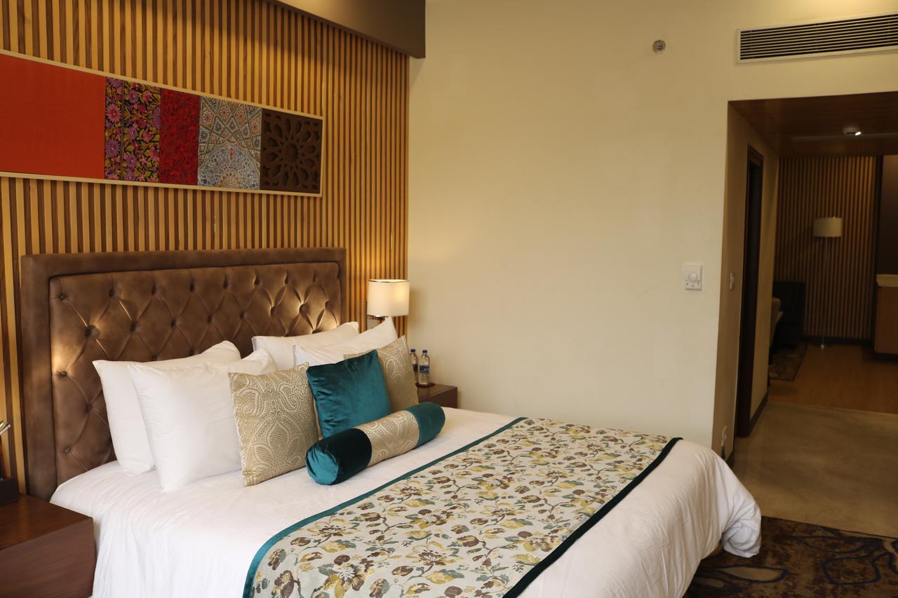 Radisson Srinagar Hotel ภายนอก รูปภาพ