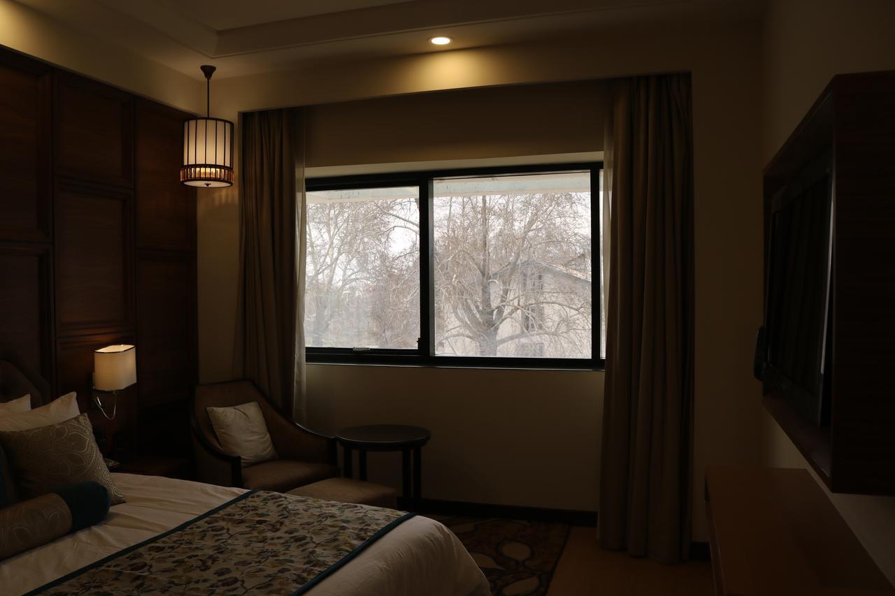 Radisson Srinagar Hotel ภายนอก รูปภาพ