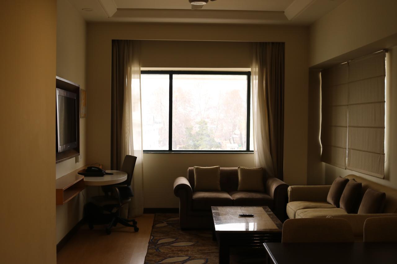 Radisson Srinagar Hotel ภายนอก รูปภาพ