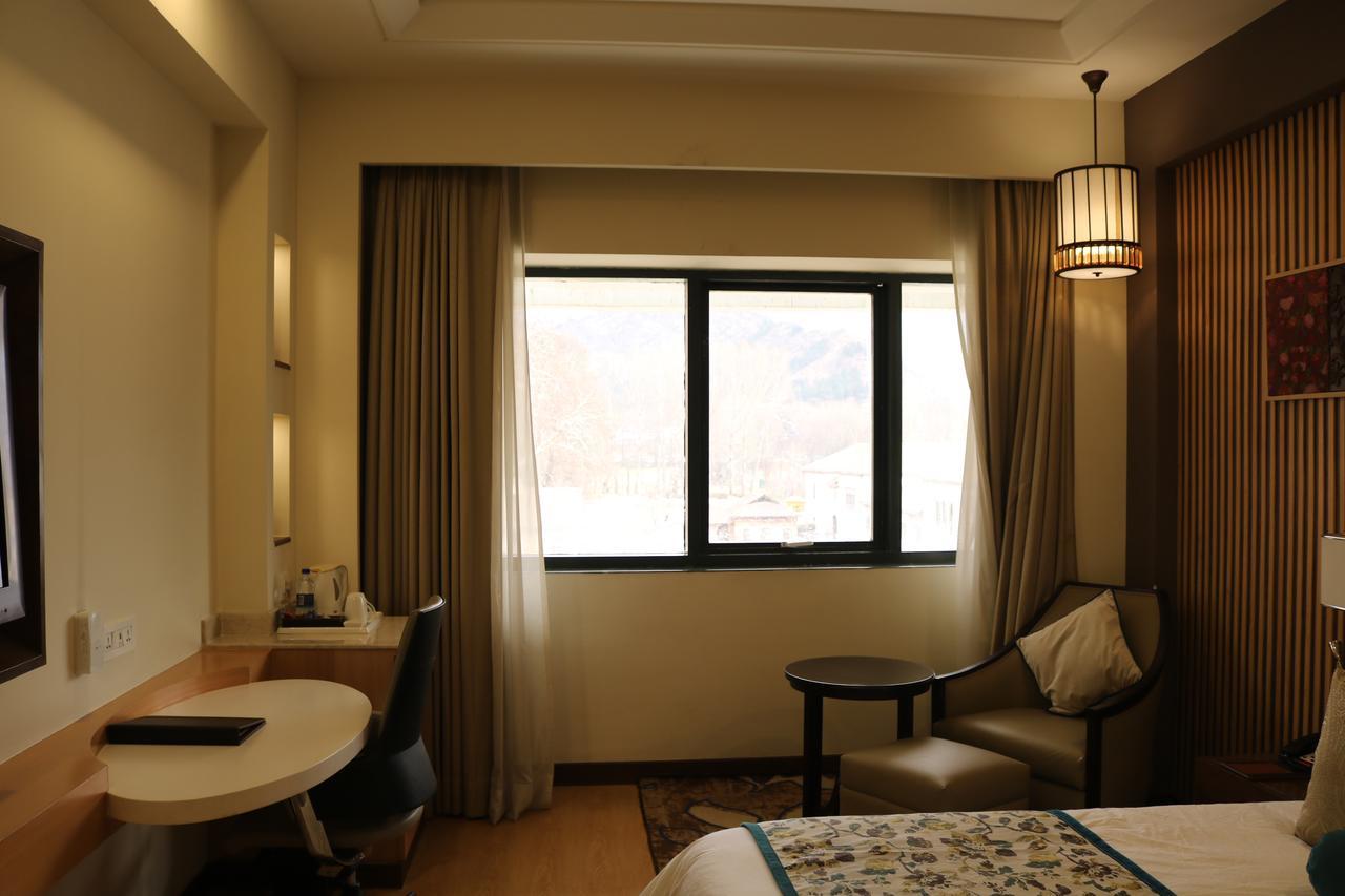 Radisson Srinagar Hotel ภายนอก รูปภาพ