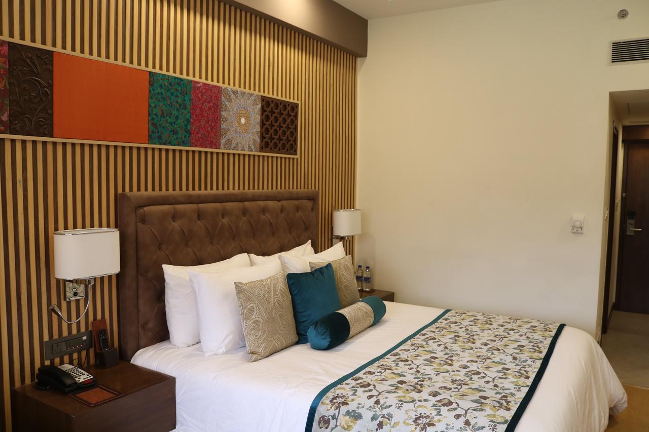 Radisson Srinagar Hotel ภายนอก รูปภาพ