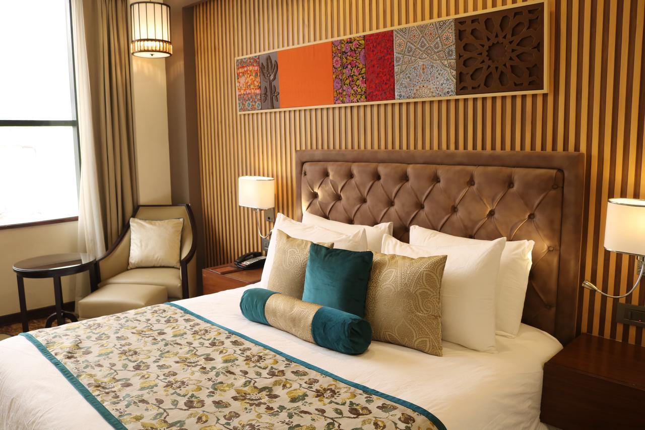 Radisson Srinagar Hotel ภายนอก รูปภาพ