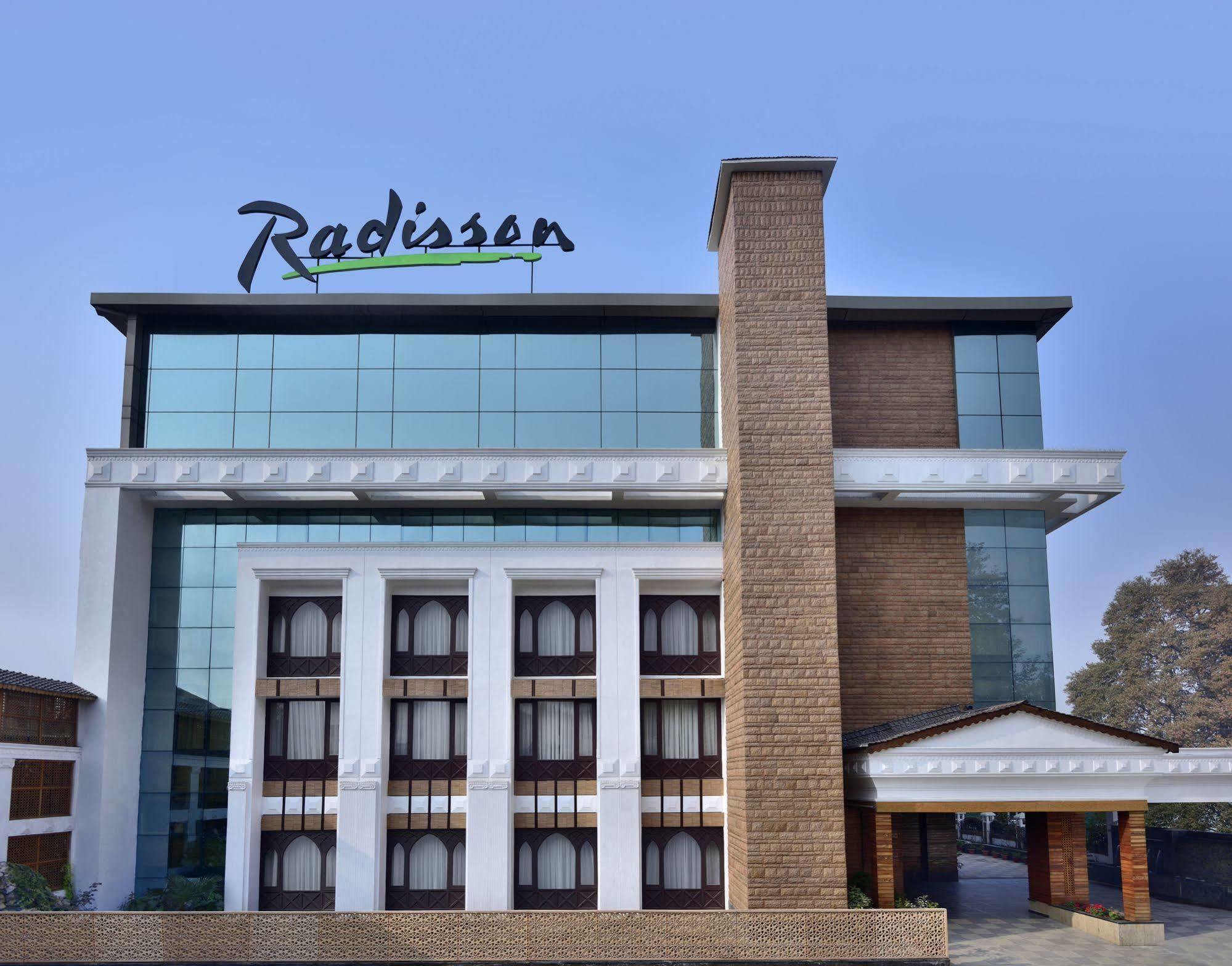 Radisson Srinagar Hotel ภายนอก รูปภาพ